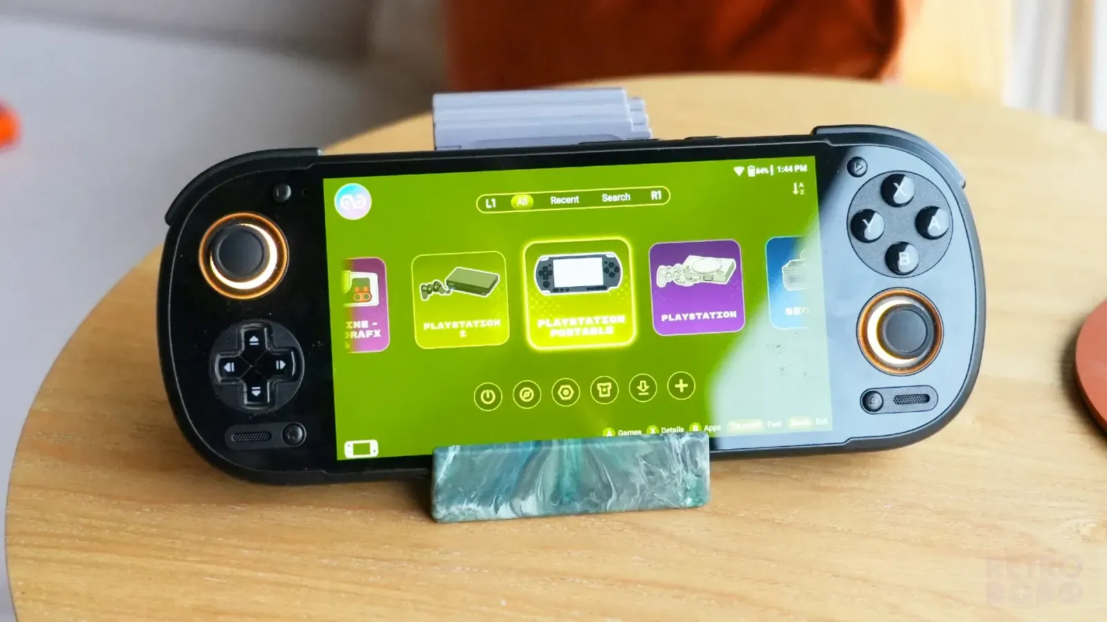 Retroid Pocket 6 vs TrimUI Dual-Stick Handhelds