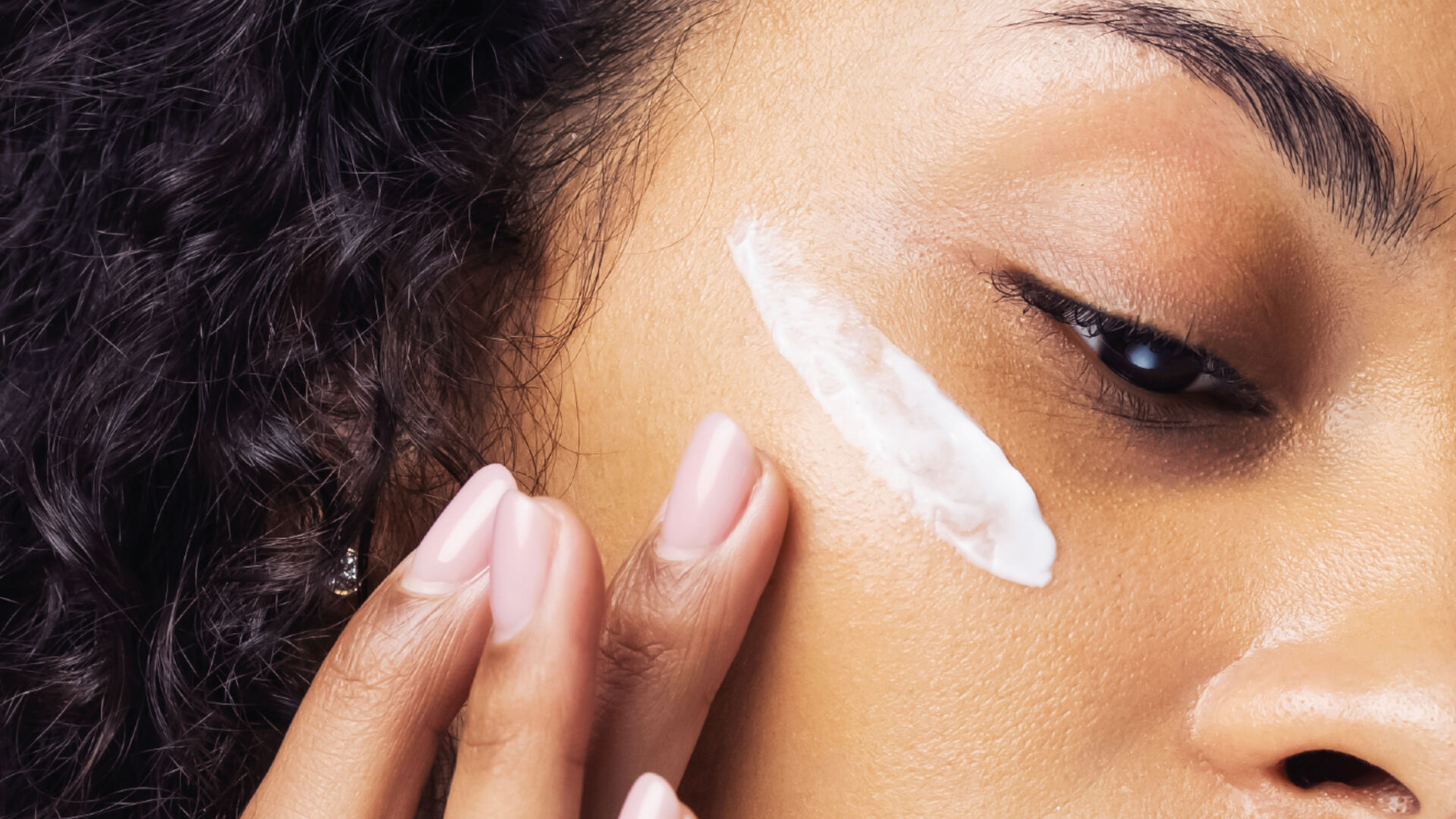 Sunscreen Sticks vs. Traditional Formulas: Which Portable SPF Really Works?