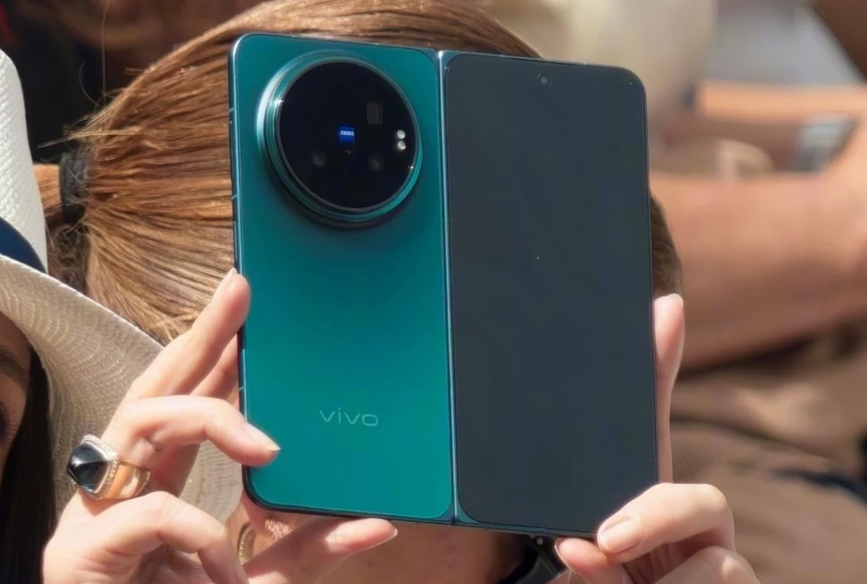 Vivo X Fold 6 Launch: 200MP Zeiss Camera Meets Dimensity 9500 Super
