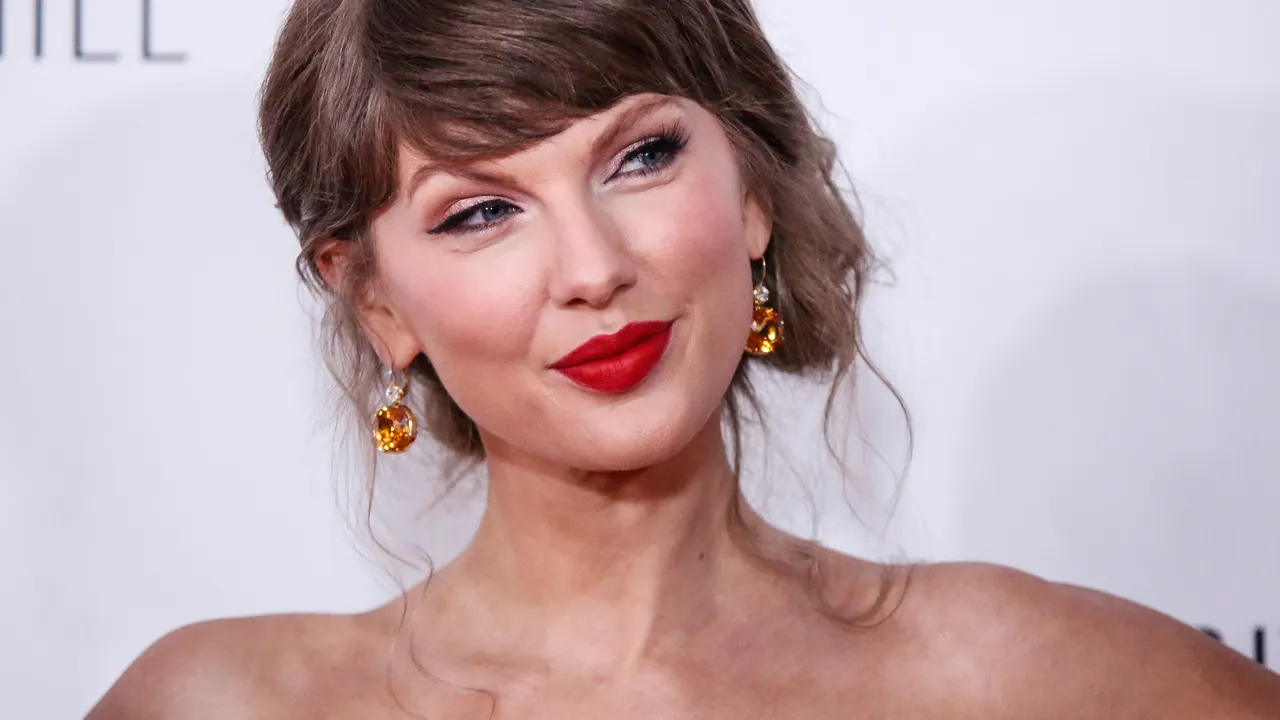 Soft, Smudged Makeup Is Replacing Sharp Sculpted Looks