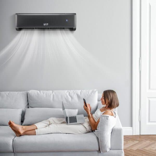 Keep Your Desk Cool and Productive with Smart Airflow and PC Cooling