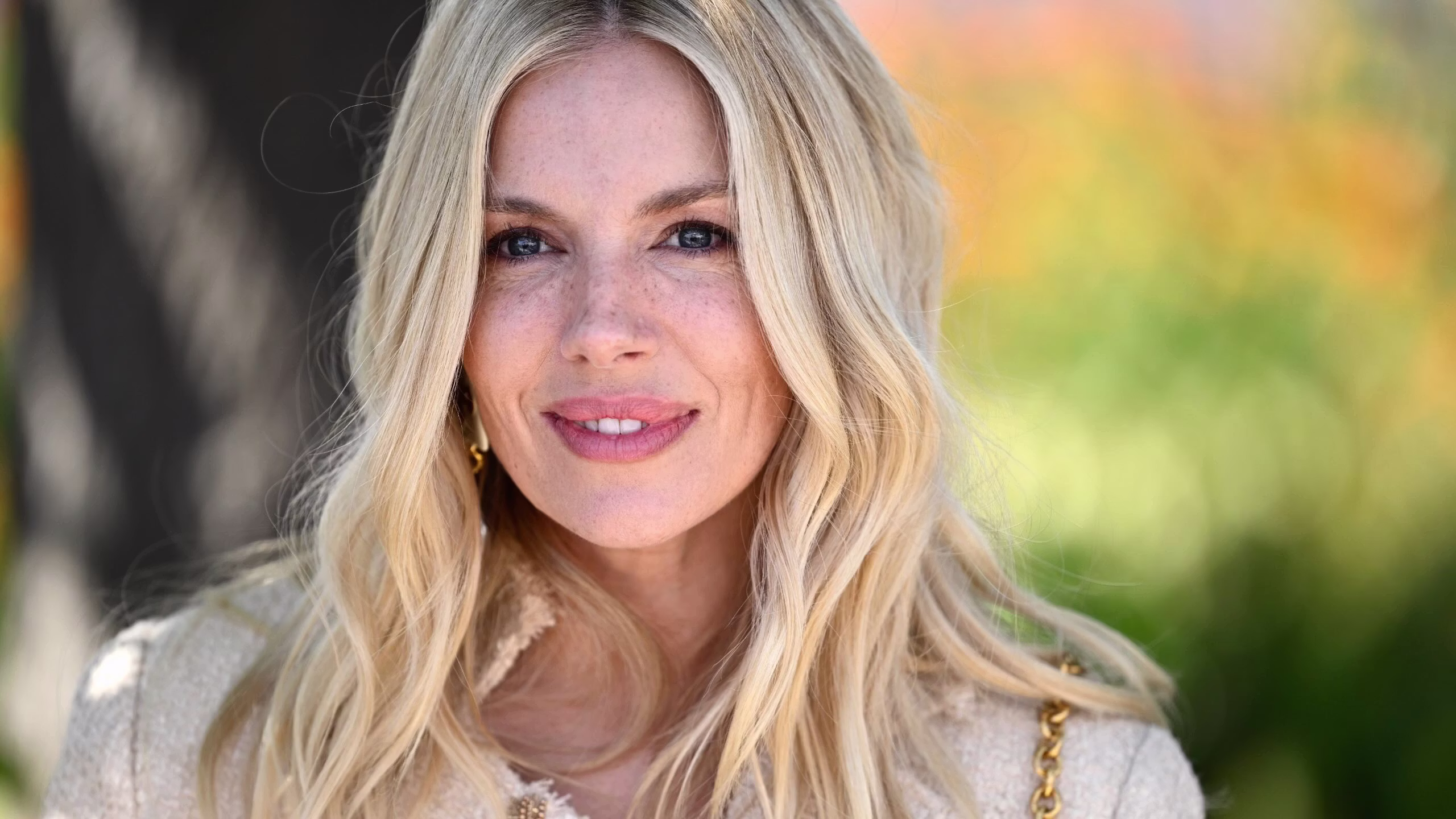 Inside Celebrity Makeup Routines for a Effortless Summer Glow