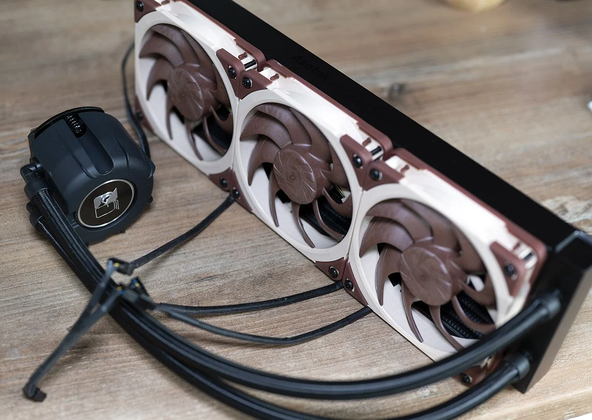 Noctua NL-LC1 vs MSI MPG CoreLiquid P22: Silence or Features?