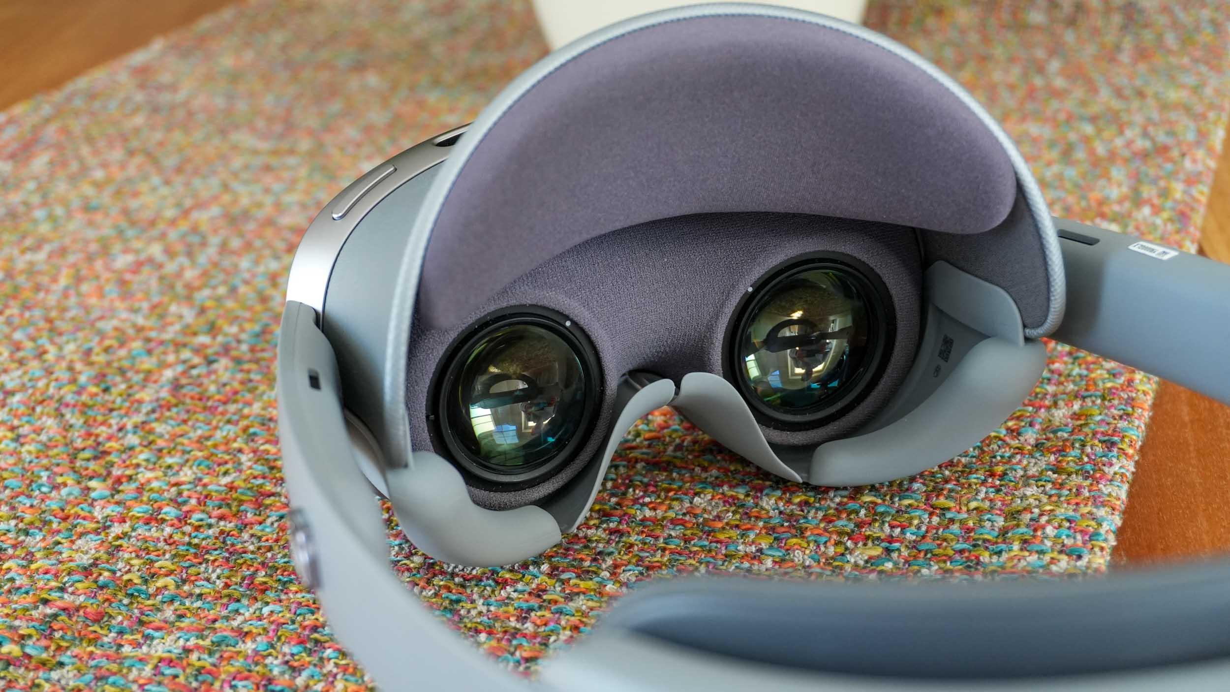 Samsung’s 40,000-Nit RGB OLEDoS Could Make AR Glasses Work in Daylight