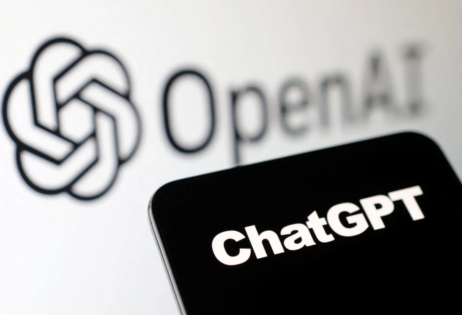 ChatGPT Loses AI Chatbot Lead as Gemini and Claude Surge