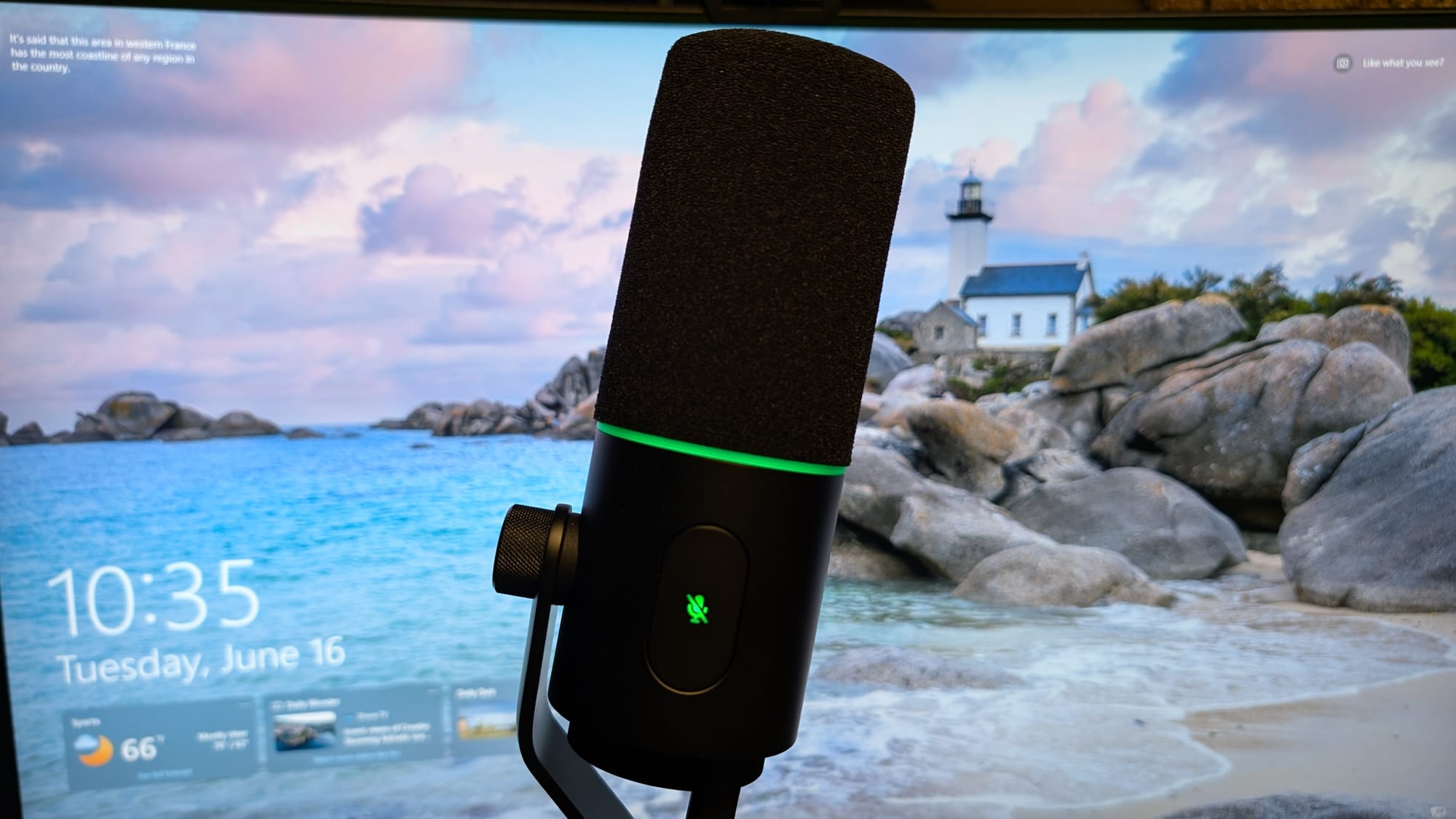 YoloCam S3 vs Razer Seiren V3 Pro: Where to Invest First as a Streamer