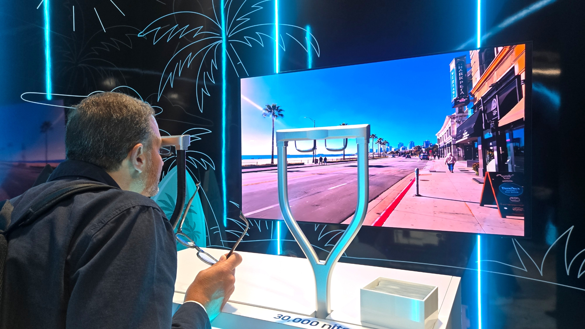 Samsung’s 40,000-Nit RGB OLEDoS Could Make AR Glasses Work in Daylight