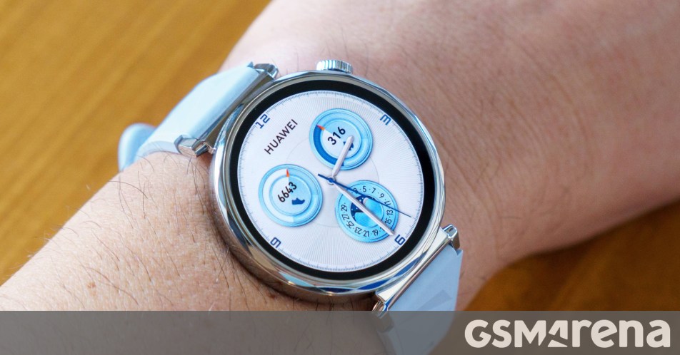 Apple Watch Defies Smartwatch Slowdown With 21% Shipment Surge