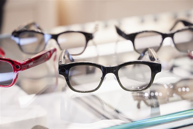 The AI Glasses Arms Race: Vendors, Optics, and Interfaces Collide