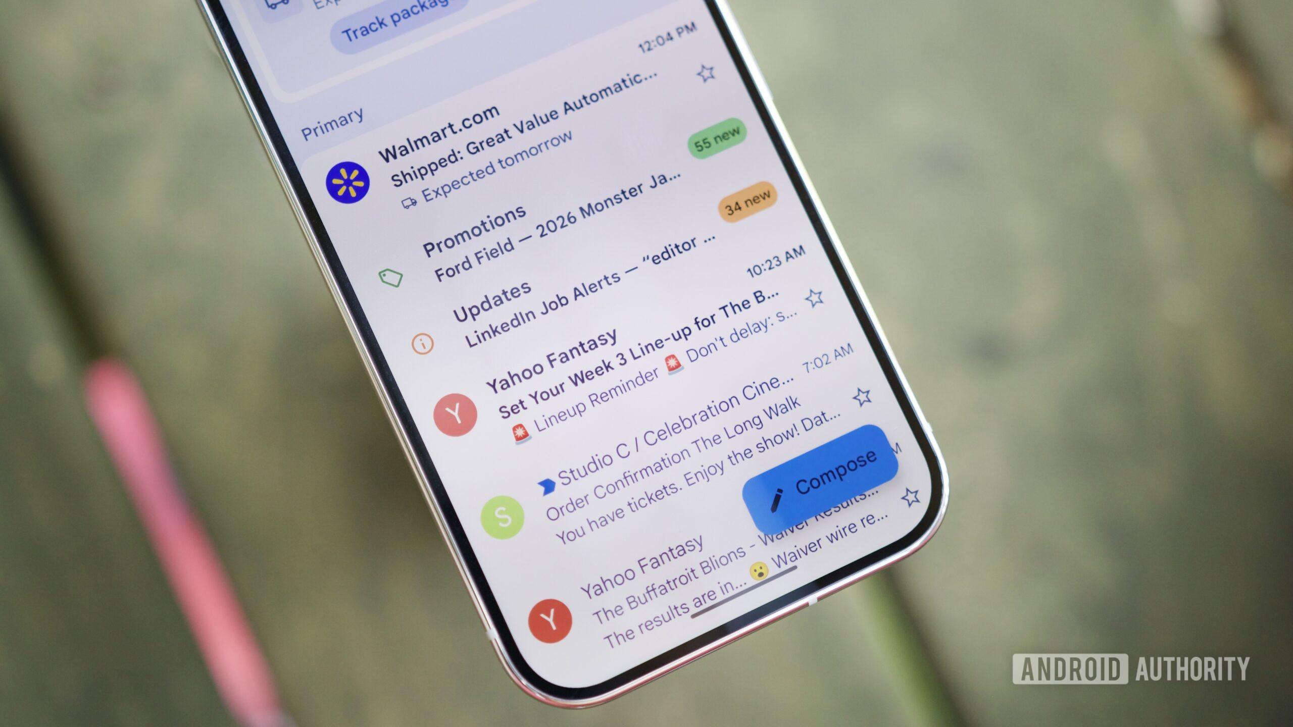 Claude vs Gemini Free: Which AI Assistant Lasts Through a Workday