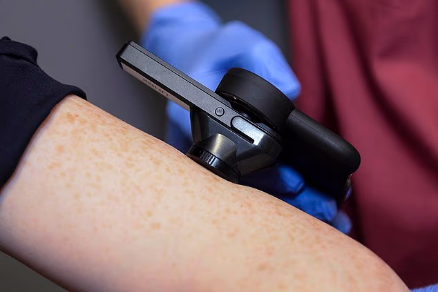Your Phone Can Now Run Blood Tests: How Needle-Free Mobile Diagnostics Work