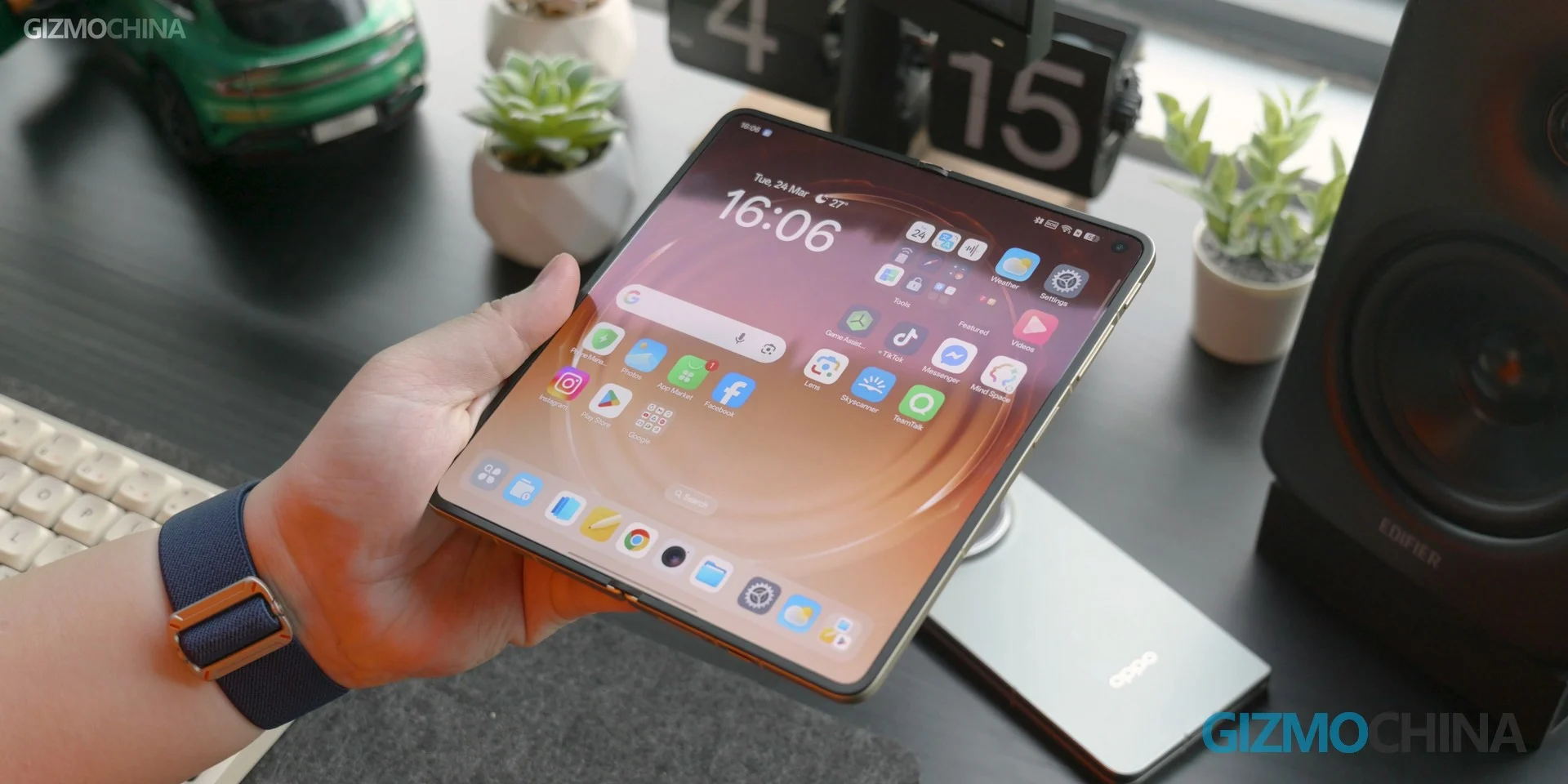 OPPO Find N7 Wide Flips Foldable Design With Horizontal Cameras and Crease-Free Display