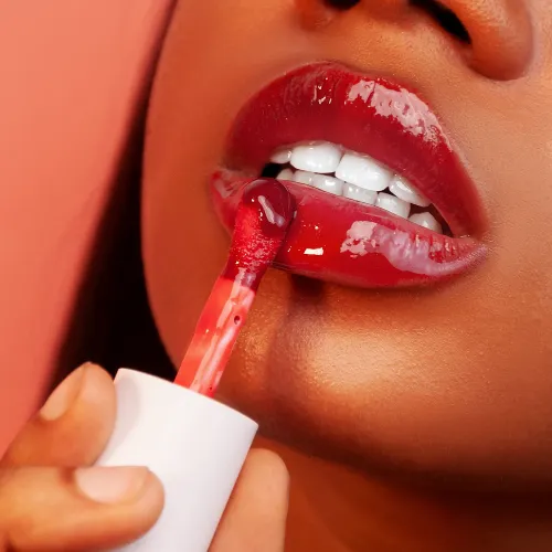Master Lip Liner Application: Makeup Artist Techniques for Flawless Lips
