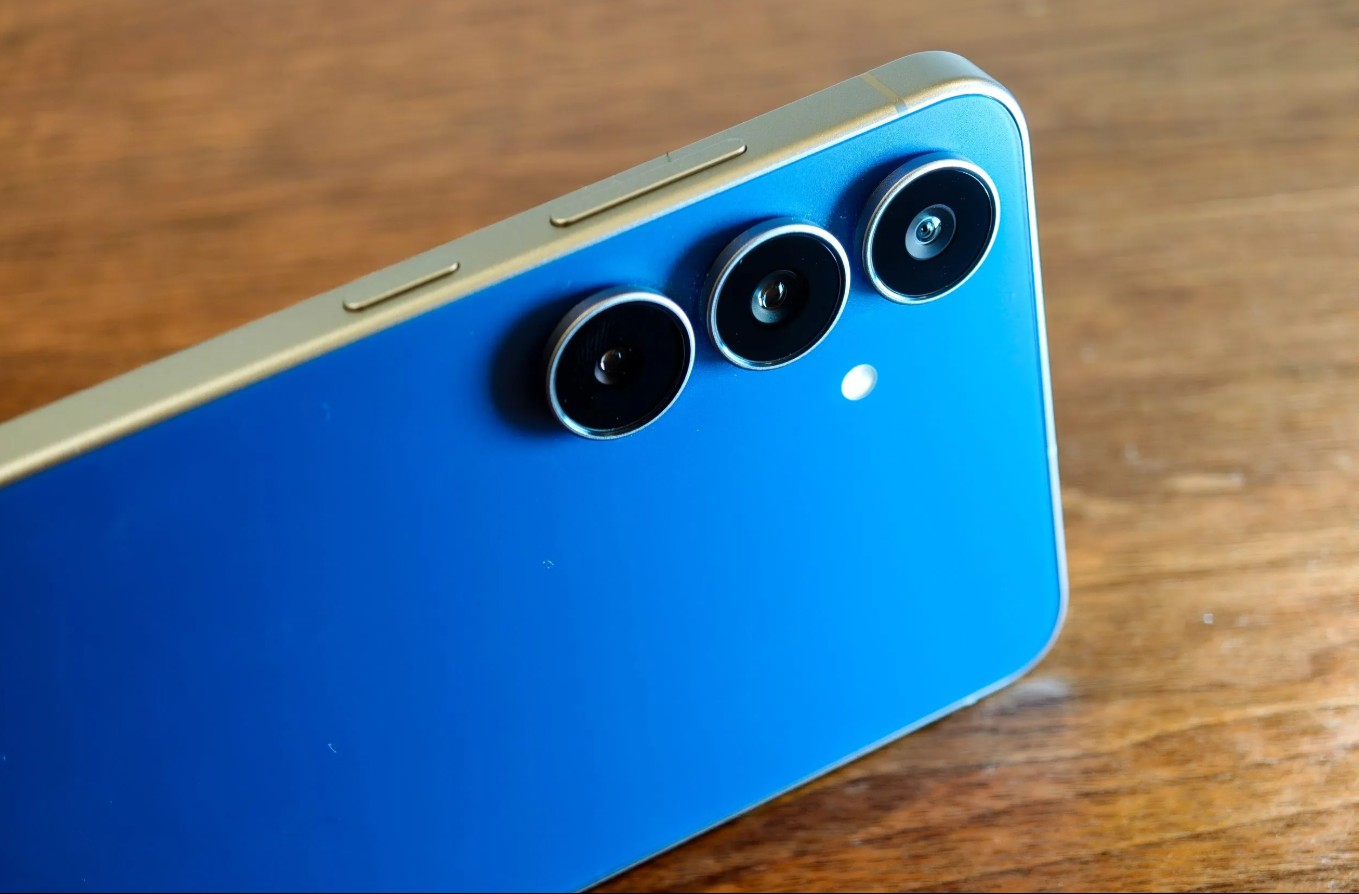 Samsung Galaxy S26 FE Leak: Big AMOLED Ambition at a Mid-Tier Price