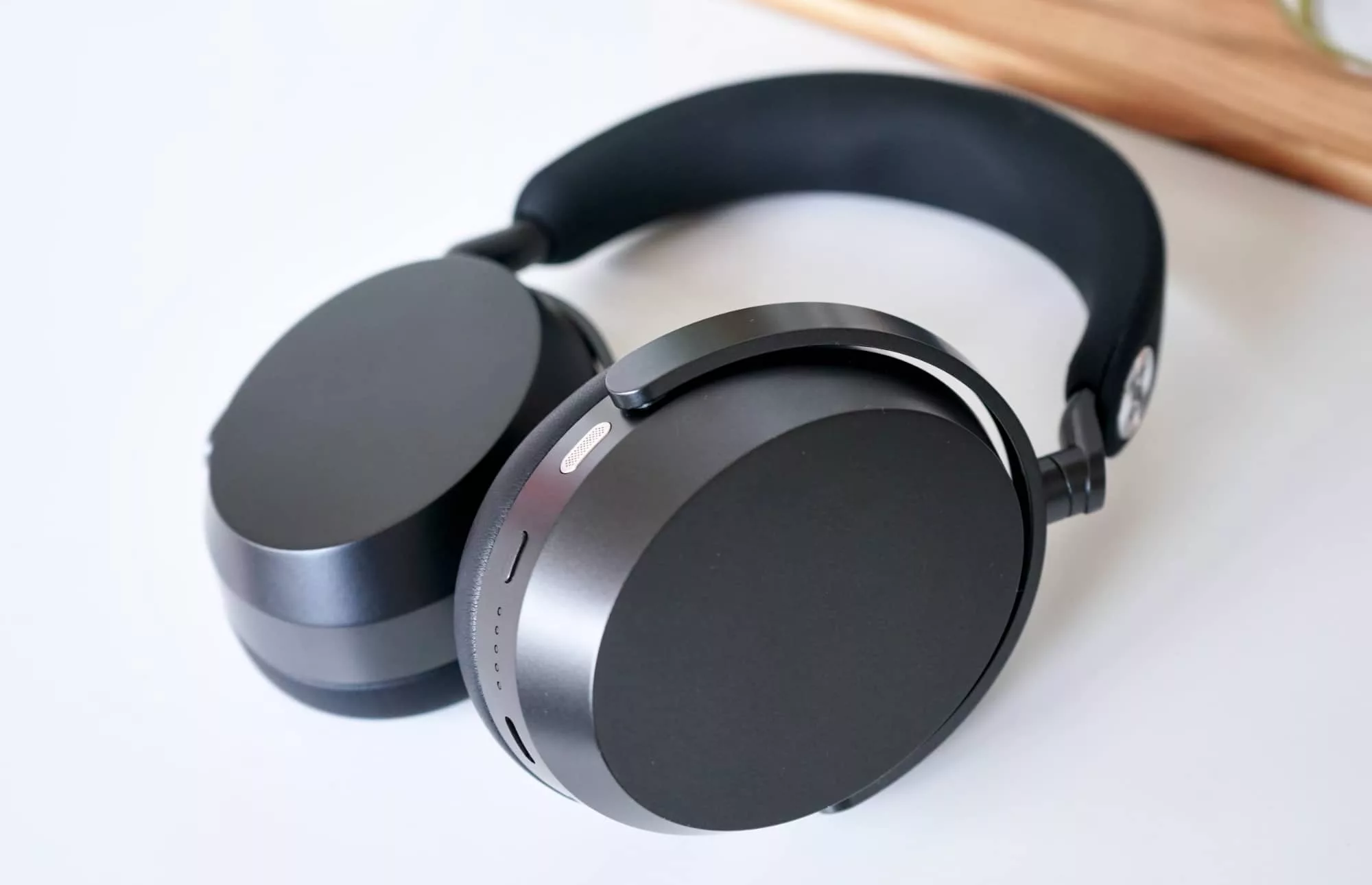 Sennheiser Momentum 5 vs Sony WH-1000XM6: The Real Winner After Months of Testing