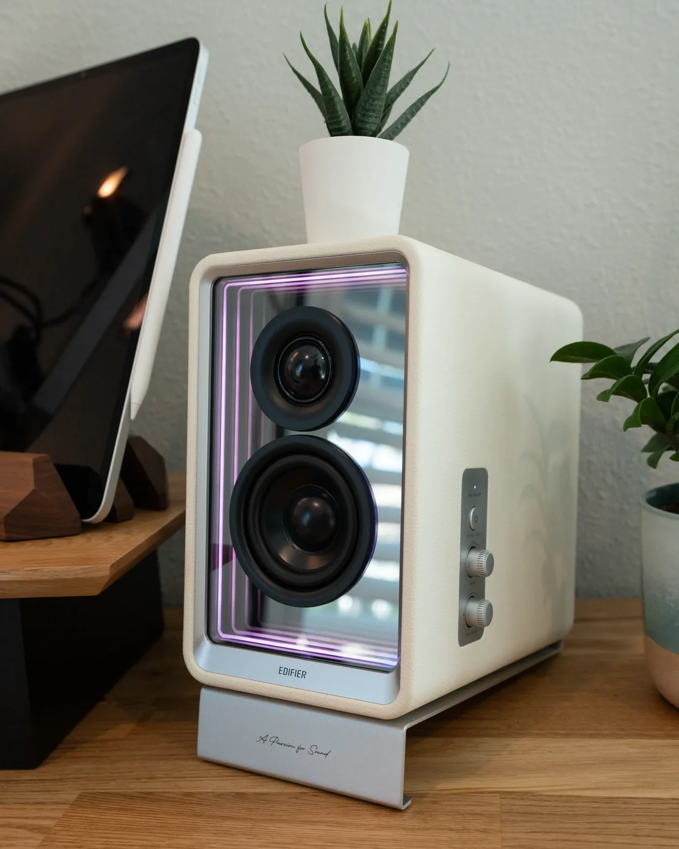 Desk Speakers That Double as Charging Hubs: Edifier QR65 Redefines the Modern Workspace