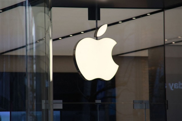 Samsung Begins OLED Production for Apple’s First Foldable iPhone