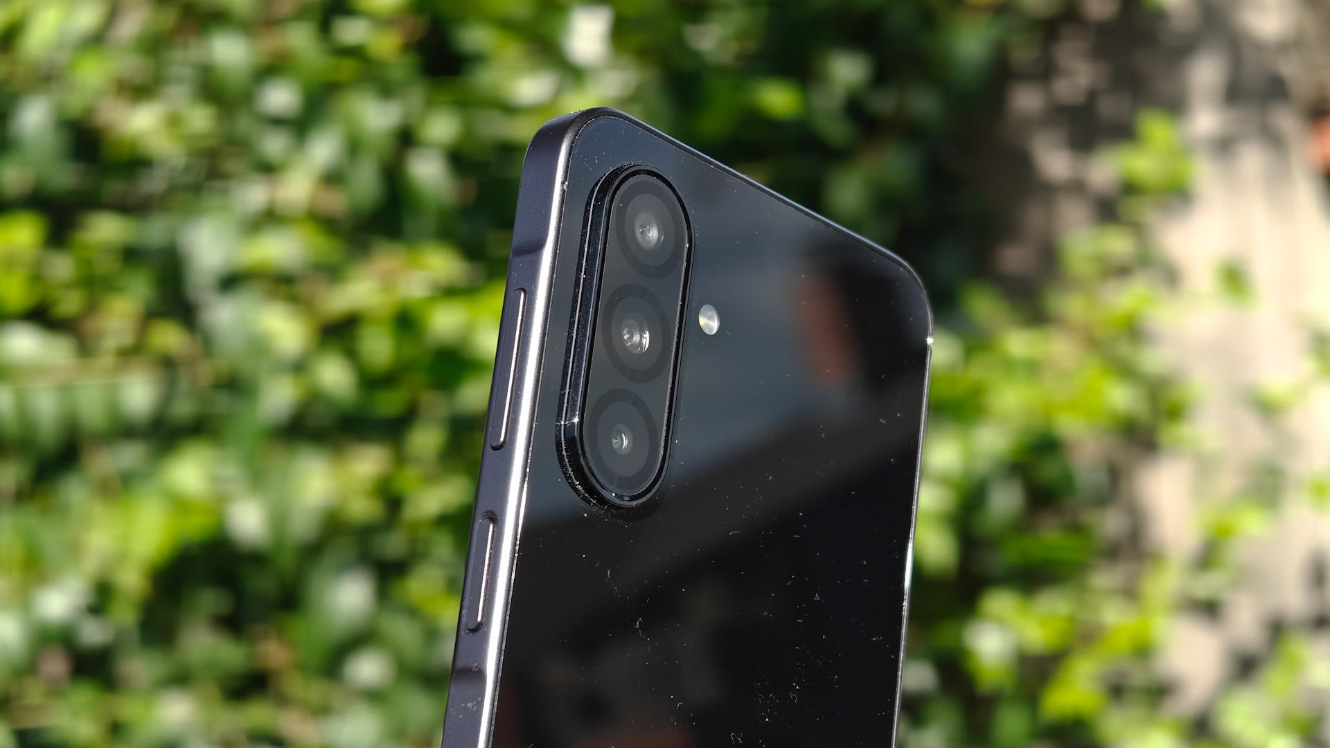Galaxy A27 Brings Infinity-O Display and Snapdragon 6 Gen 3 to Samsung’s Budget Line