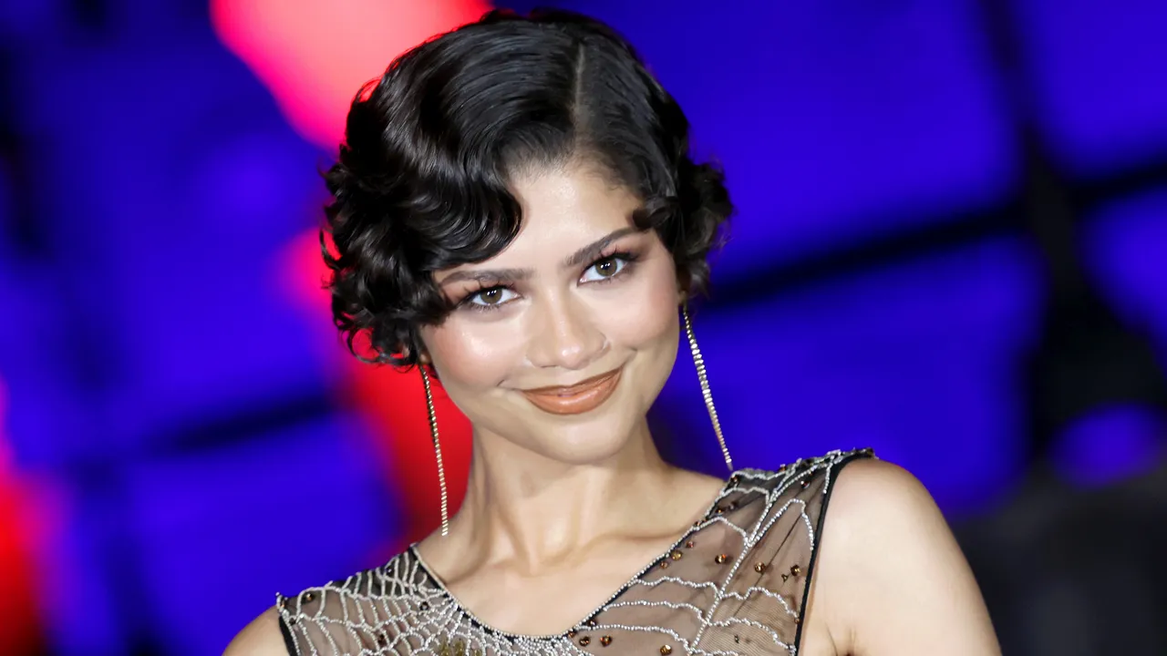Vintage Hair Is Back: From Flapper Waves to ’90s Layers
