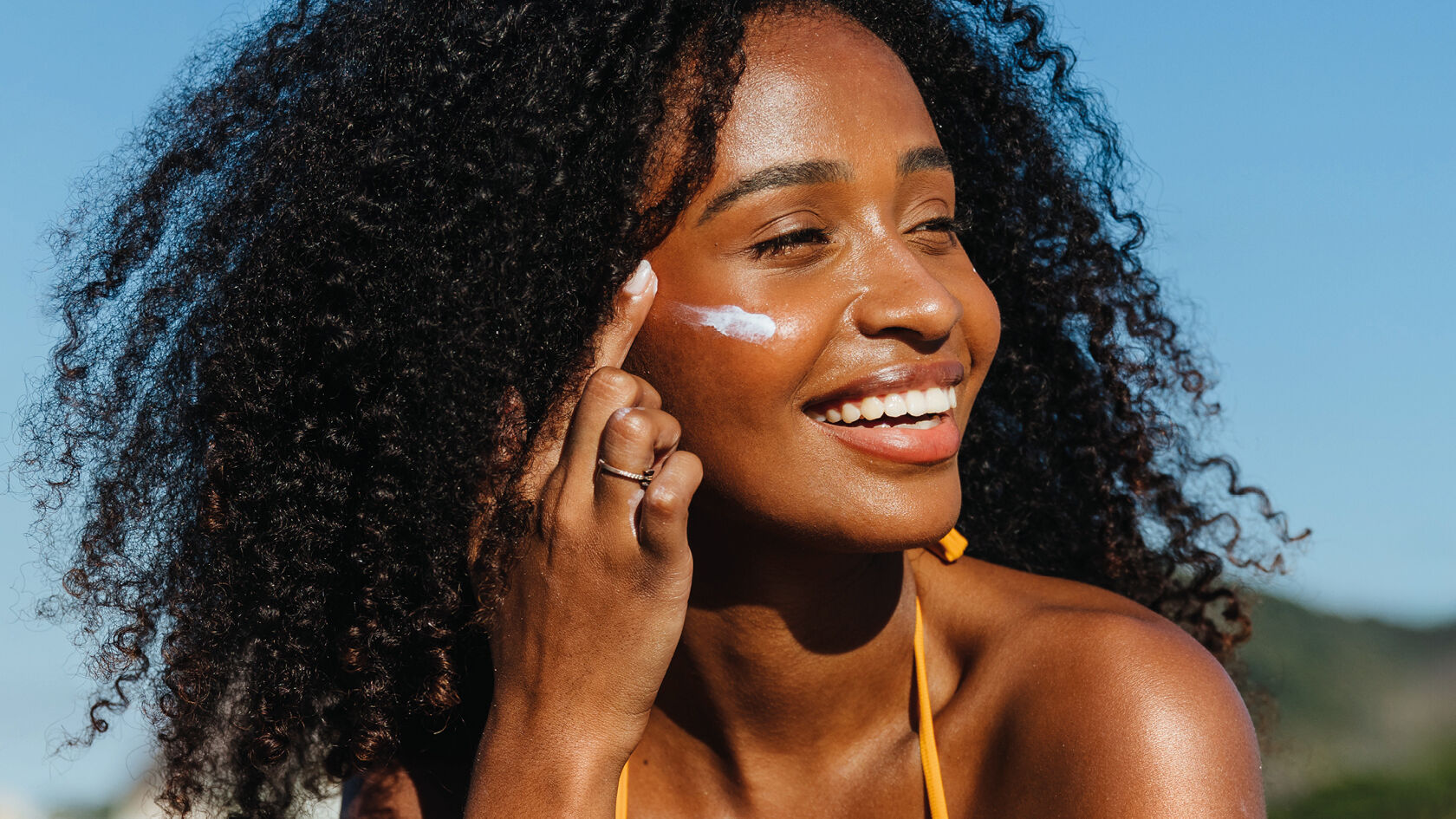 Sunscreen Sprays, Powders, and Foams: The Best Formats for Your Body