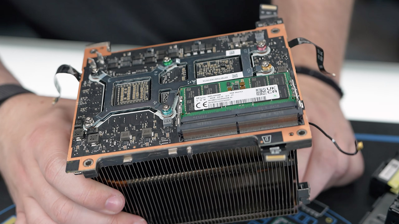 Steam Machine Teardown Shows What User-Serviceable Consoles Should Be