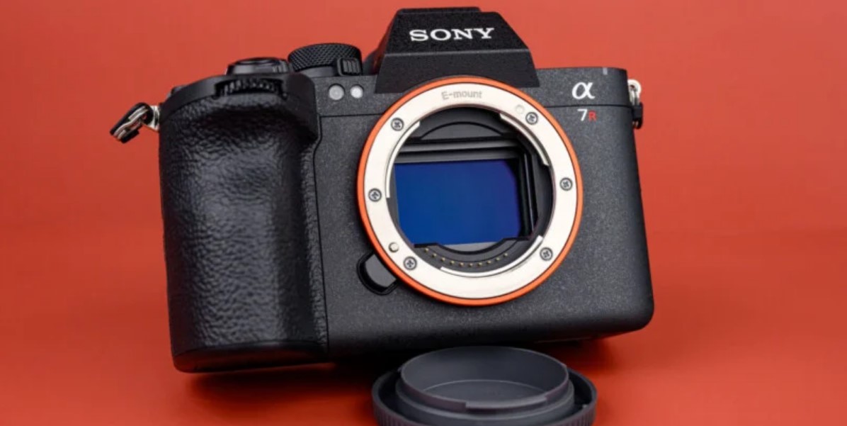 Sony a7R VI vs Fujifilm GFX100 II: Which High-Resolution Powerhouse Wins?