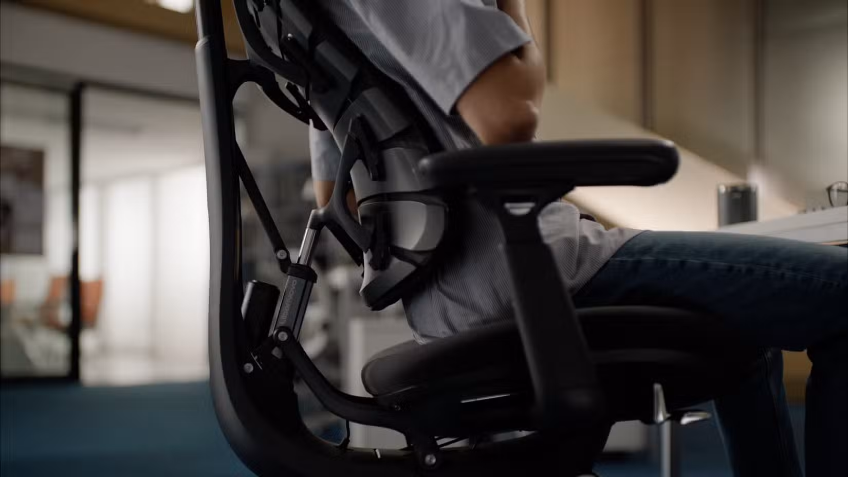 Four Office Chair Deals Worth Considering: Mesh, Leather and Adaptive Compared