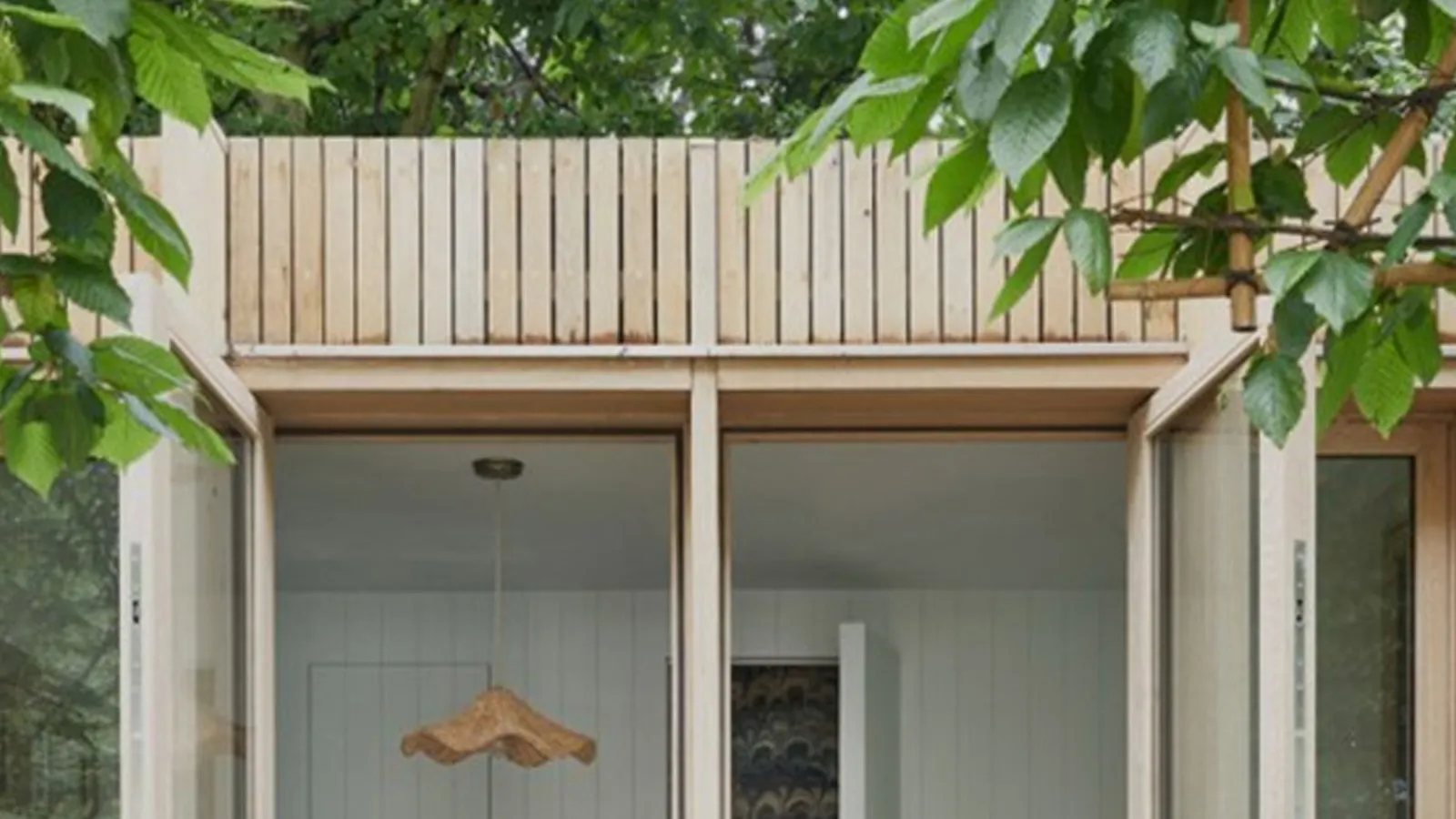 How Color and Light Turn Garden Rooms into Creative Retreats