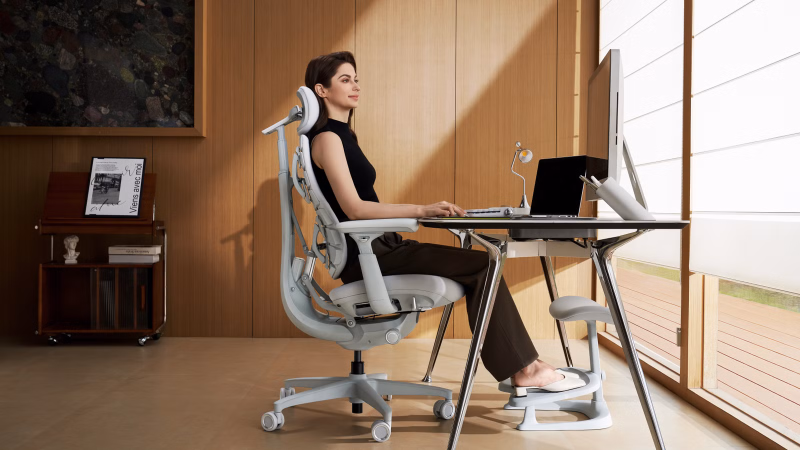 Four Office Chair Deals Worth Considering: Mesh, Leather and Adaptive Compared