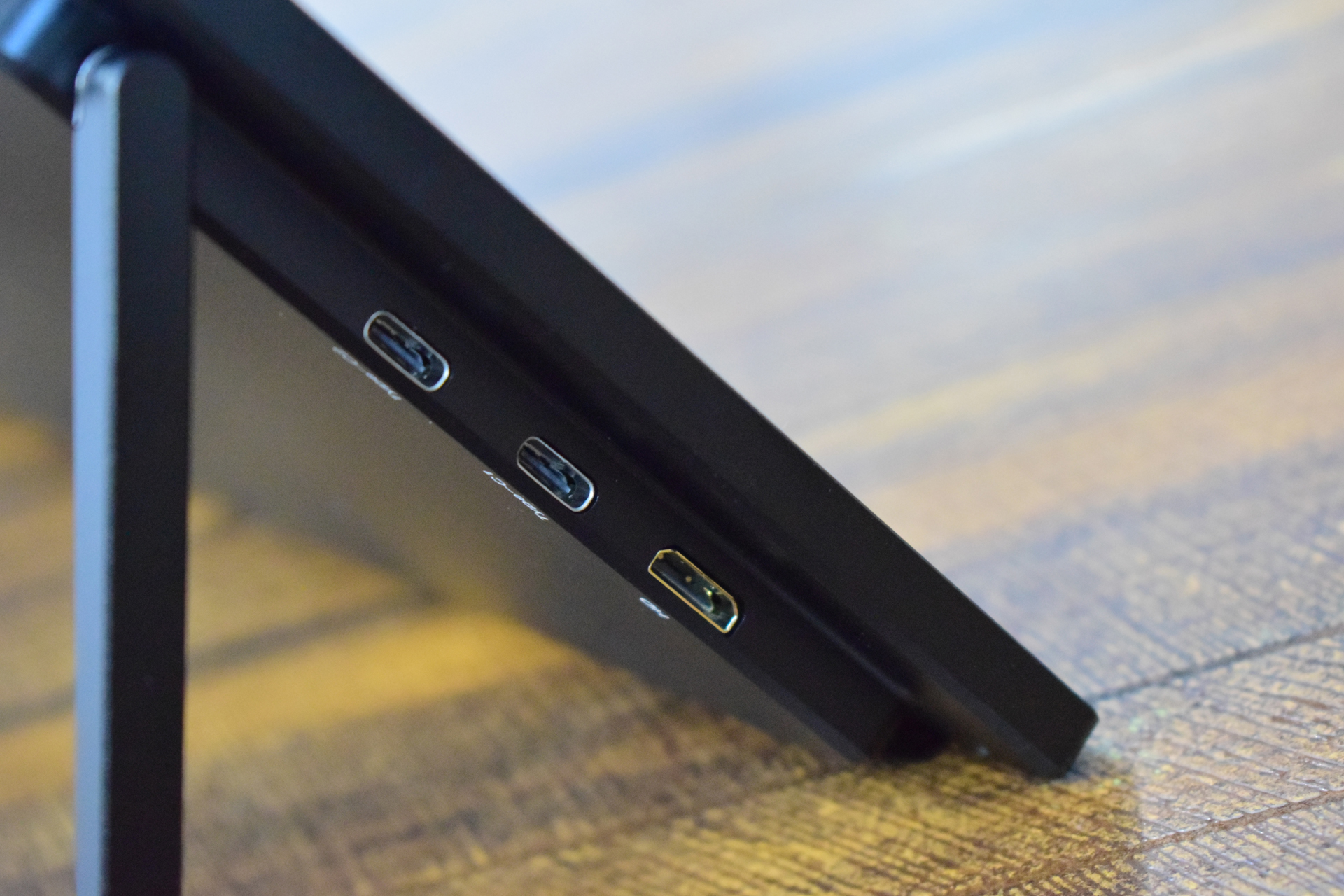 Portable Monitors for Workspace Expansion Without Desk Clutter