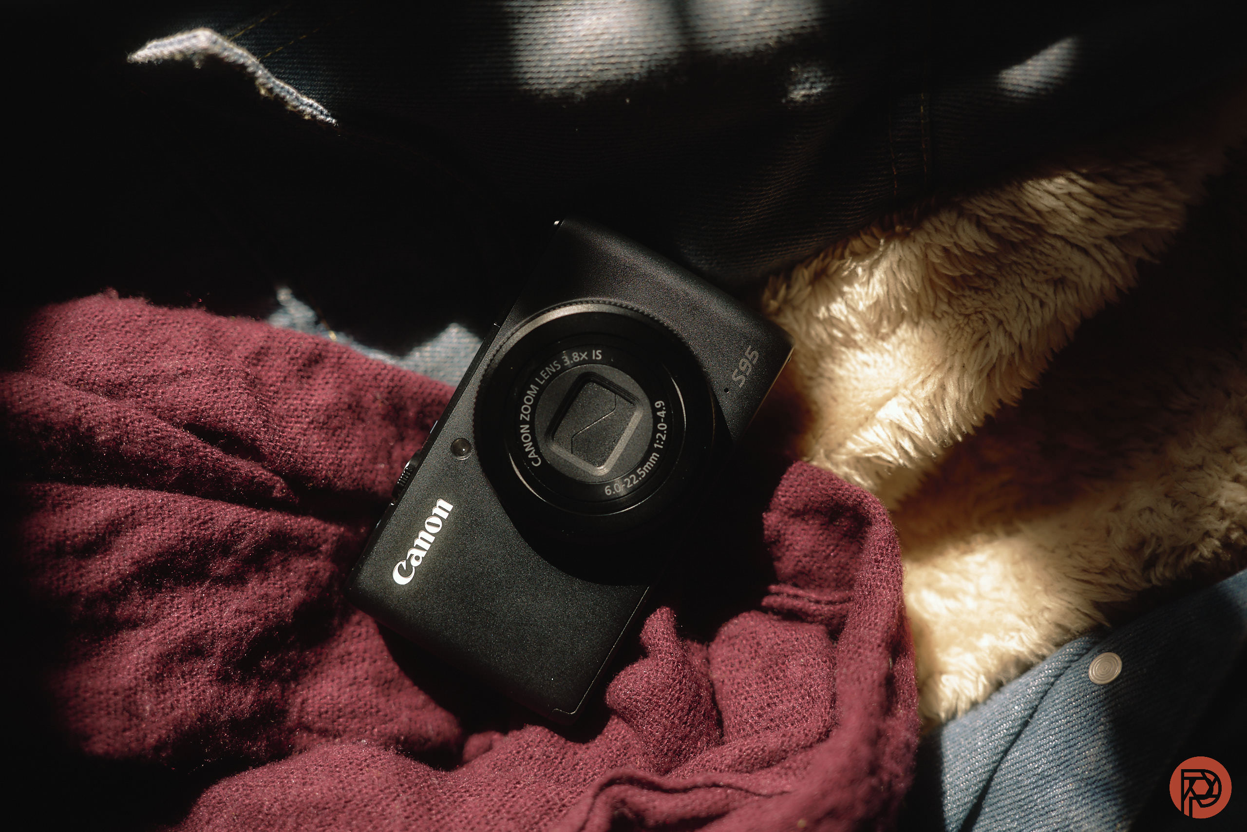 Compact Cameras Worth Buying Used: Older Models That Still Win