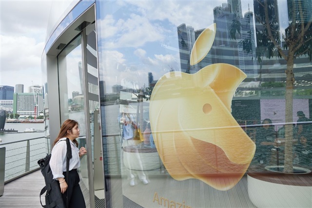 Why Memory Chip Shortages Are Pushing Flagship Phone Prices Higher