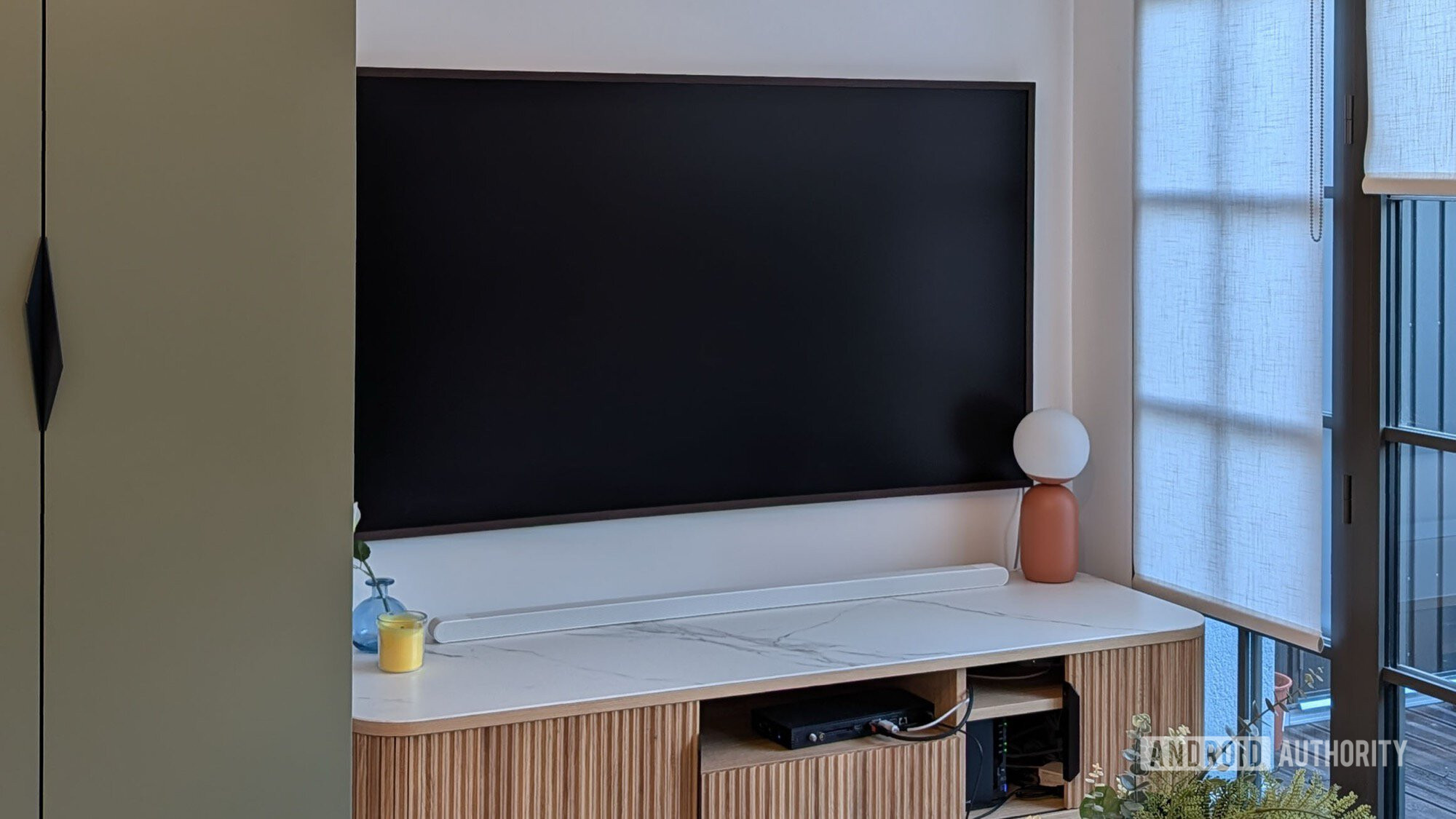Budget Projectors vs Traditional TVs: Which Should Be Your Main Screen?