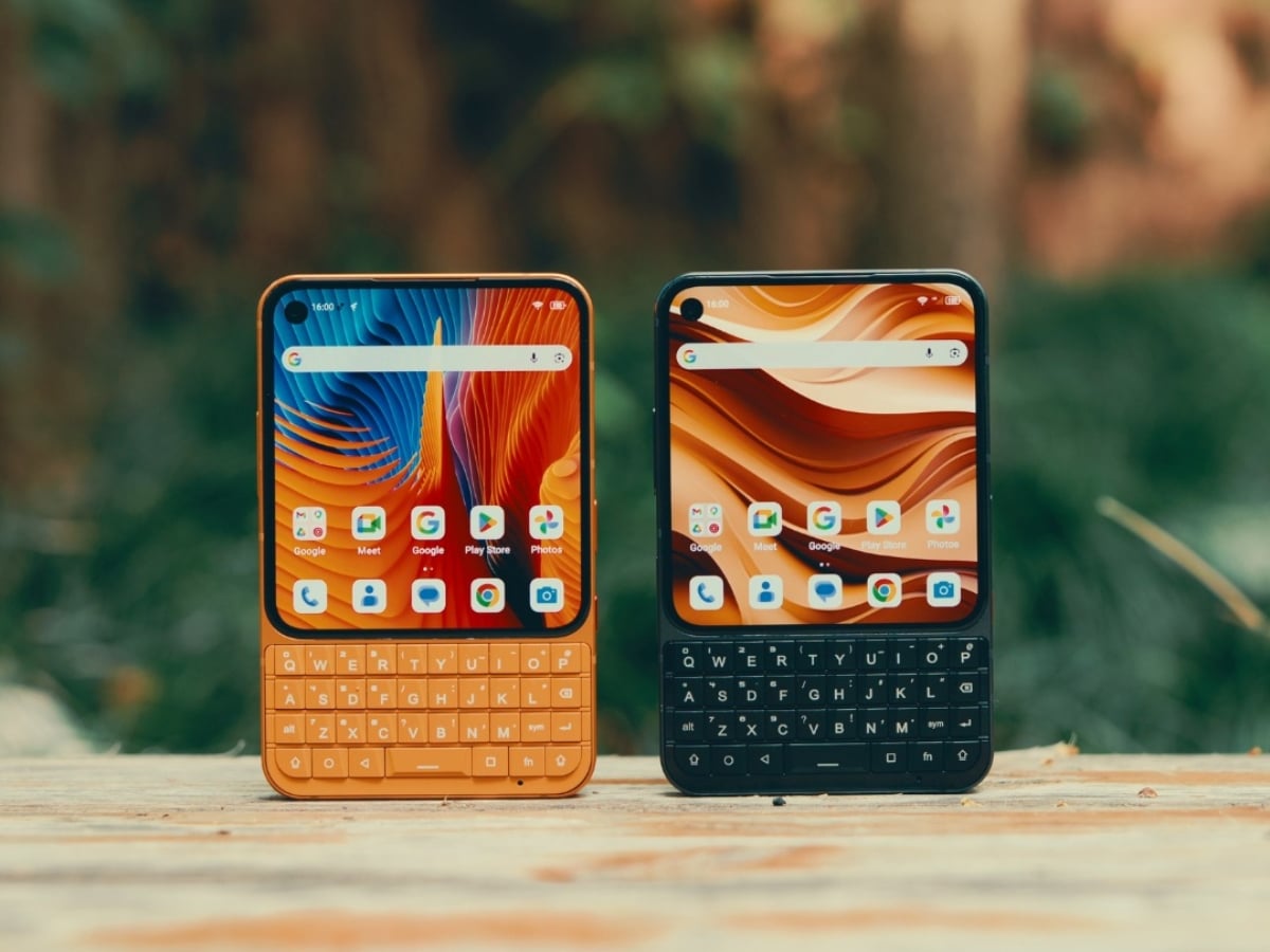 Physical Keyboard Phones Are Back: Titan 2 Elite vs Clicks Communicator