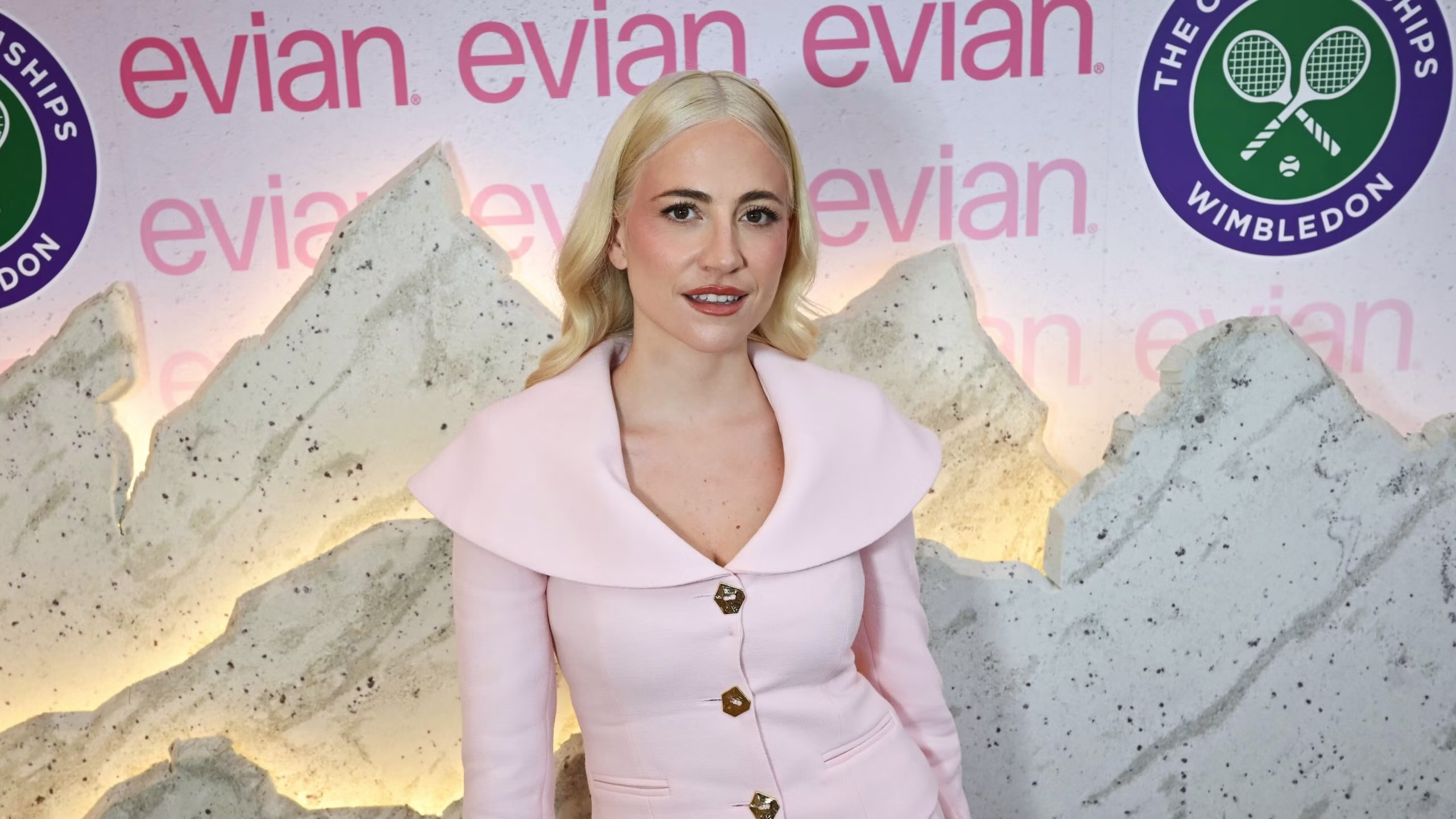Vintage Hair Is Back: From Flapper Waves to ’90s Layers