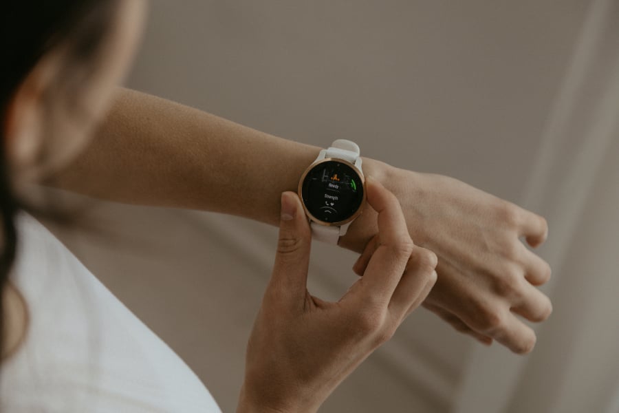 Apple Watch vs Galaxy Watch vs Pixel Watch for Blood Sugar Tracking