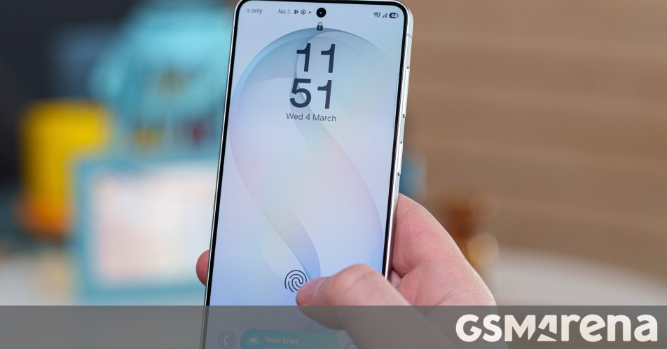 Samsung’s Galaxy S27 Screen Decision Will Cost You