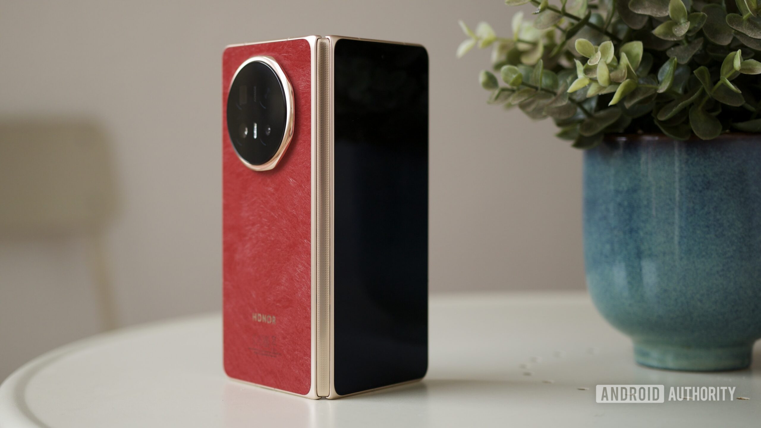Honor Magic V6: Ultra-Slim Foldable Takes Aim at Galaxy Z Fold Ultra