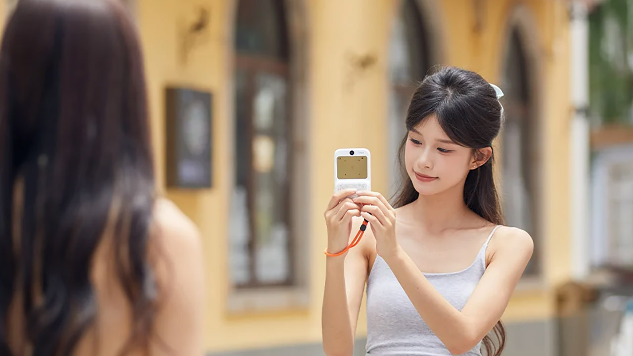 Screenless and See-Through Cameras Are Rewiring How We Shoot