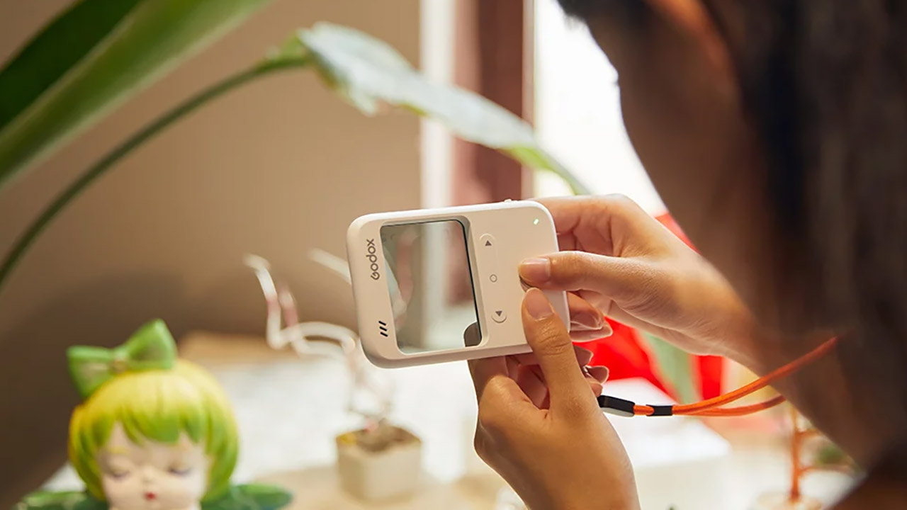 Screenless and See-Through Cameras Are Rewiring How We Shoot