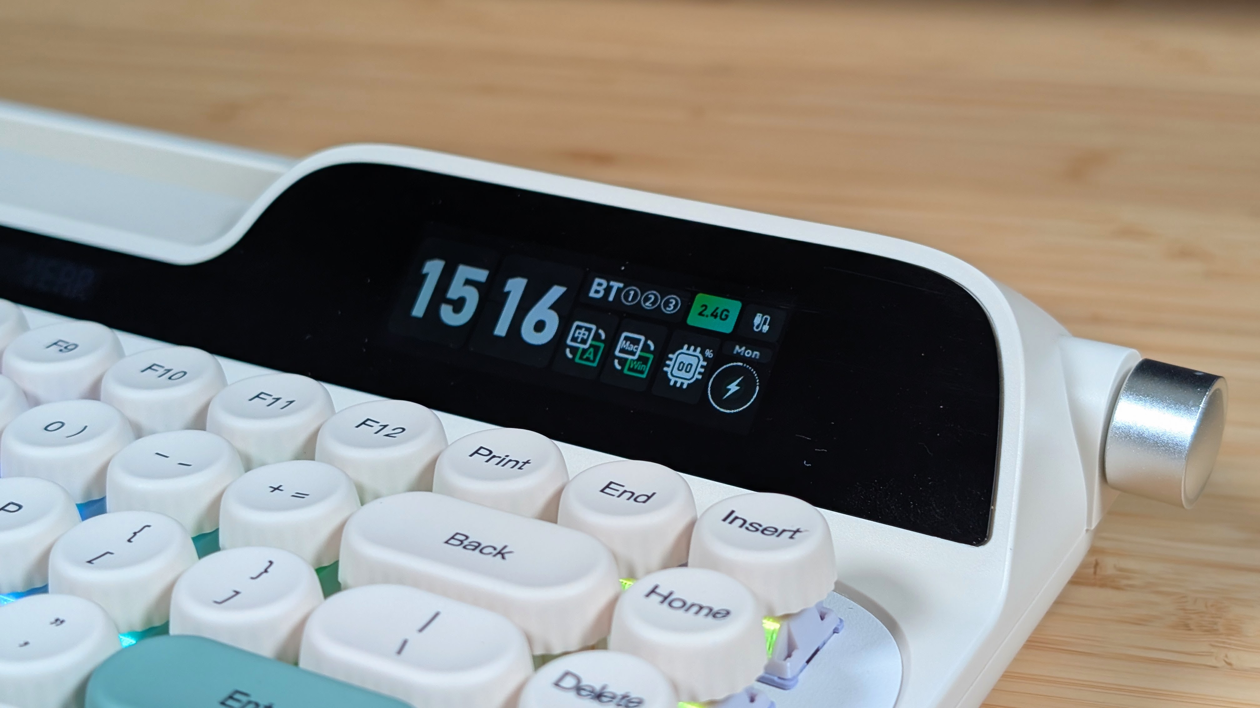 Epomaker Glyph Dual Display Keyboard Review: Retro Typewriter Aesthetics Meet Modern Features at loading=