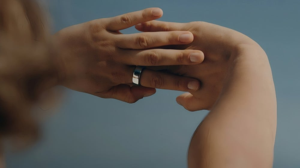 Smart Rings vs Smartwatches: Why Oura Ring 5 Leads Health Tracking