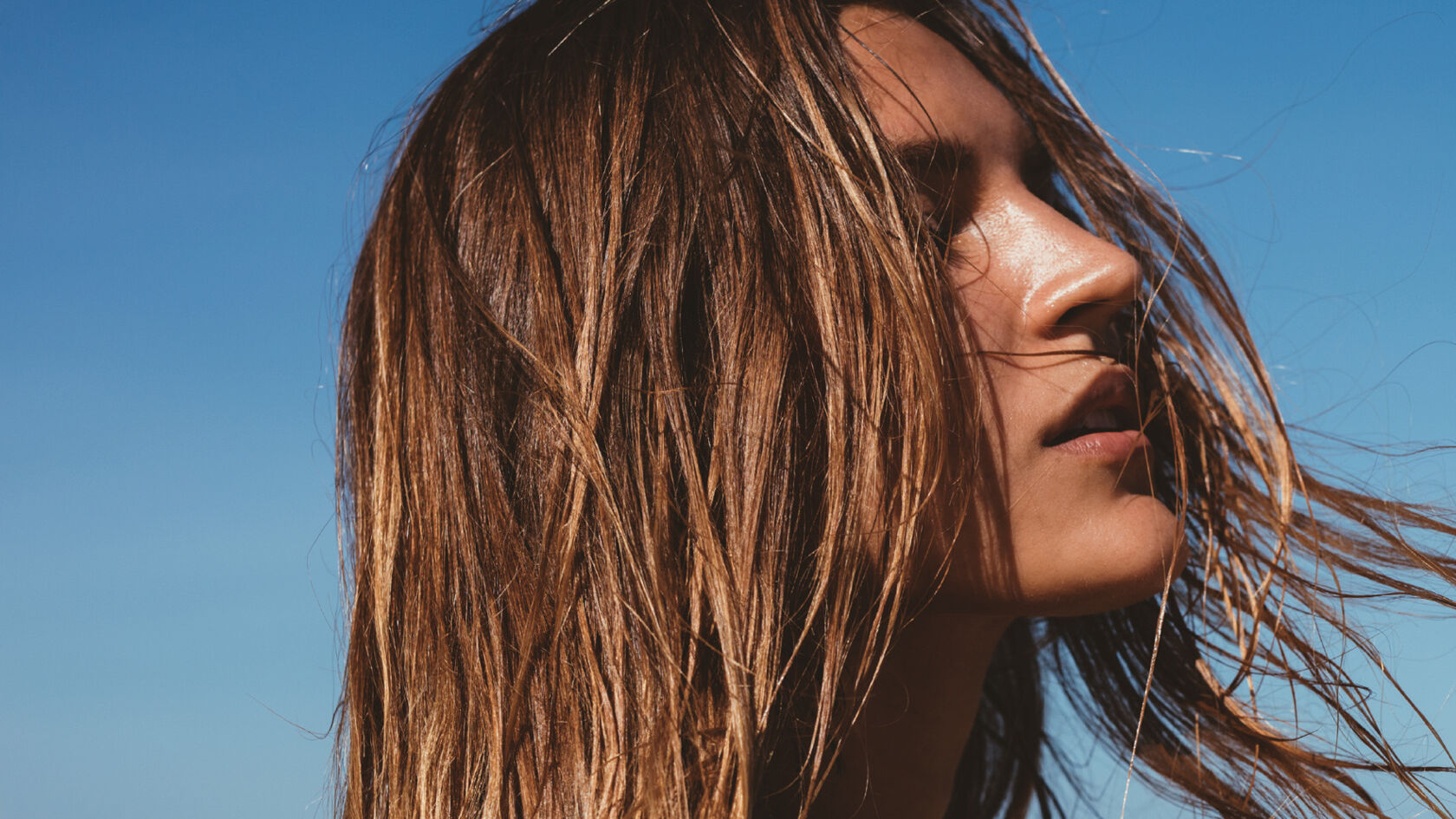 How to Protect Your Hair Before and After Swimming