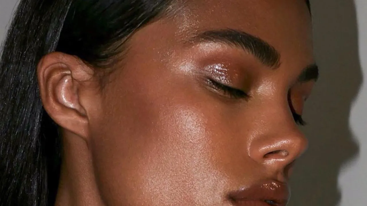 How to Choose Eyeshadow That Complements Your Skin Tone and Eye Shape