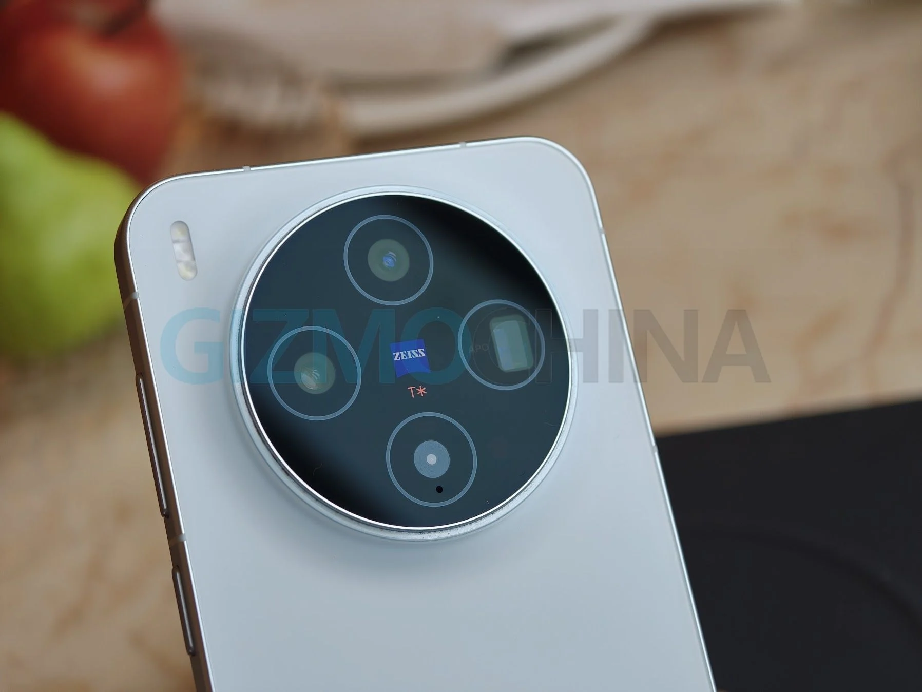 Vivo X500 Series Pushes Mobile Zoom With Triple Periscope Ambitions
