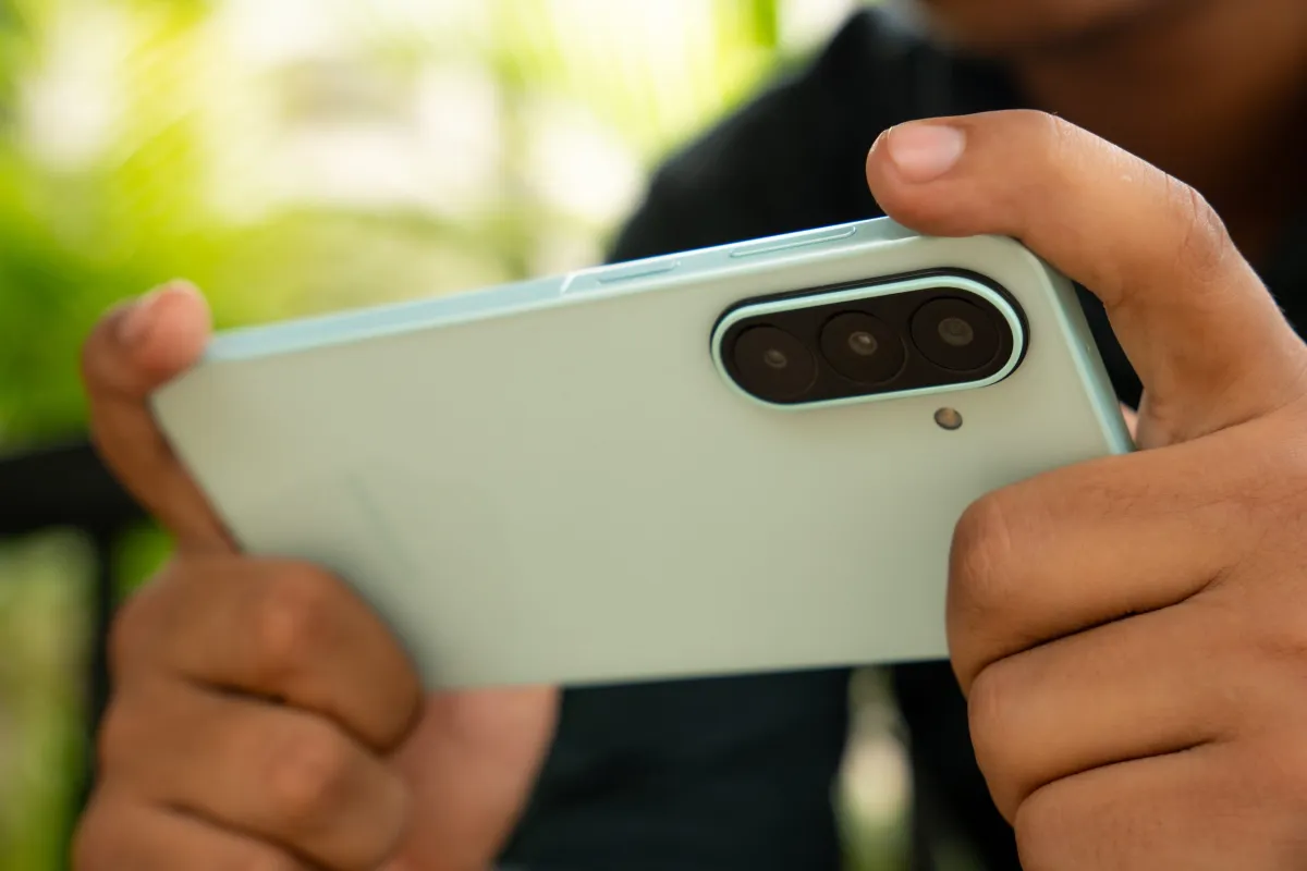 Samsung Galaxy A27 vs A37 5G: Budget Phones with Different Priorities