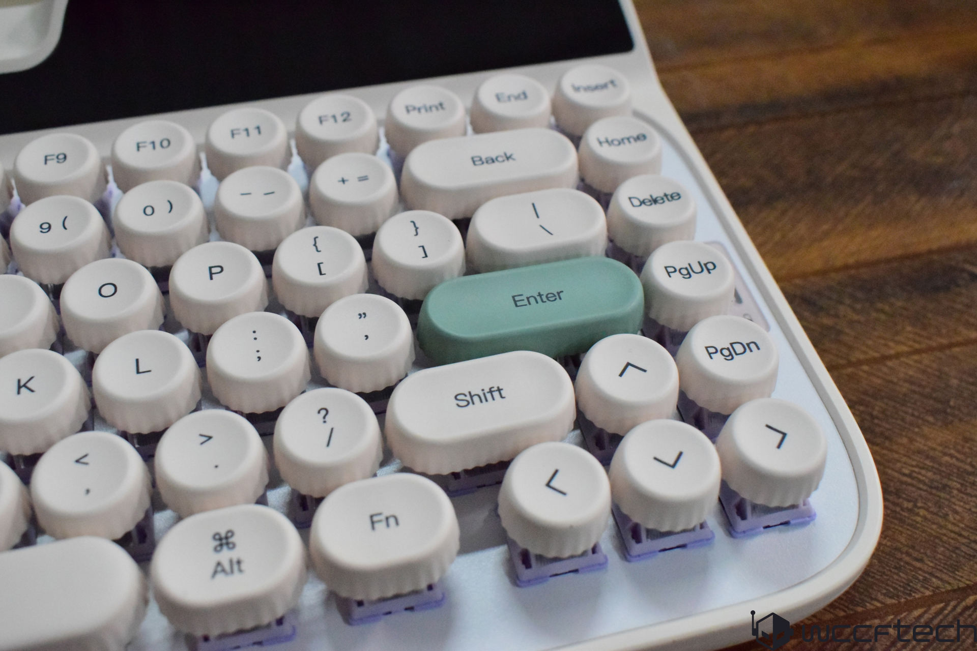 Epomaker Glyph Review: Retro Typewriter Style Meets Modern Tech