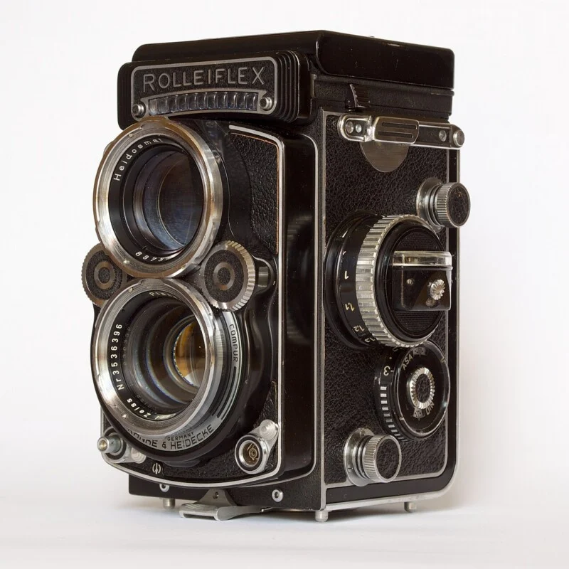The Compact Camera Renaissance: Why Photographers Are Slowing Down Again