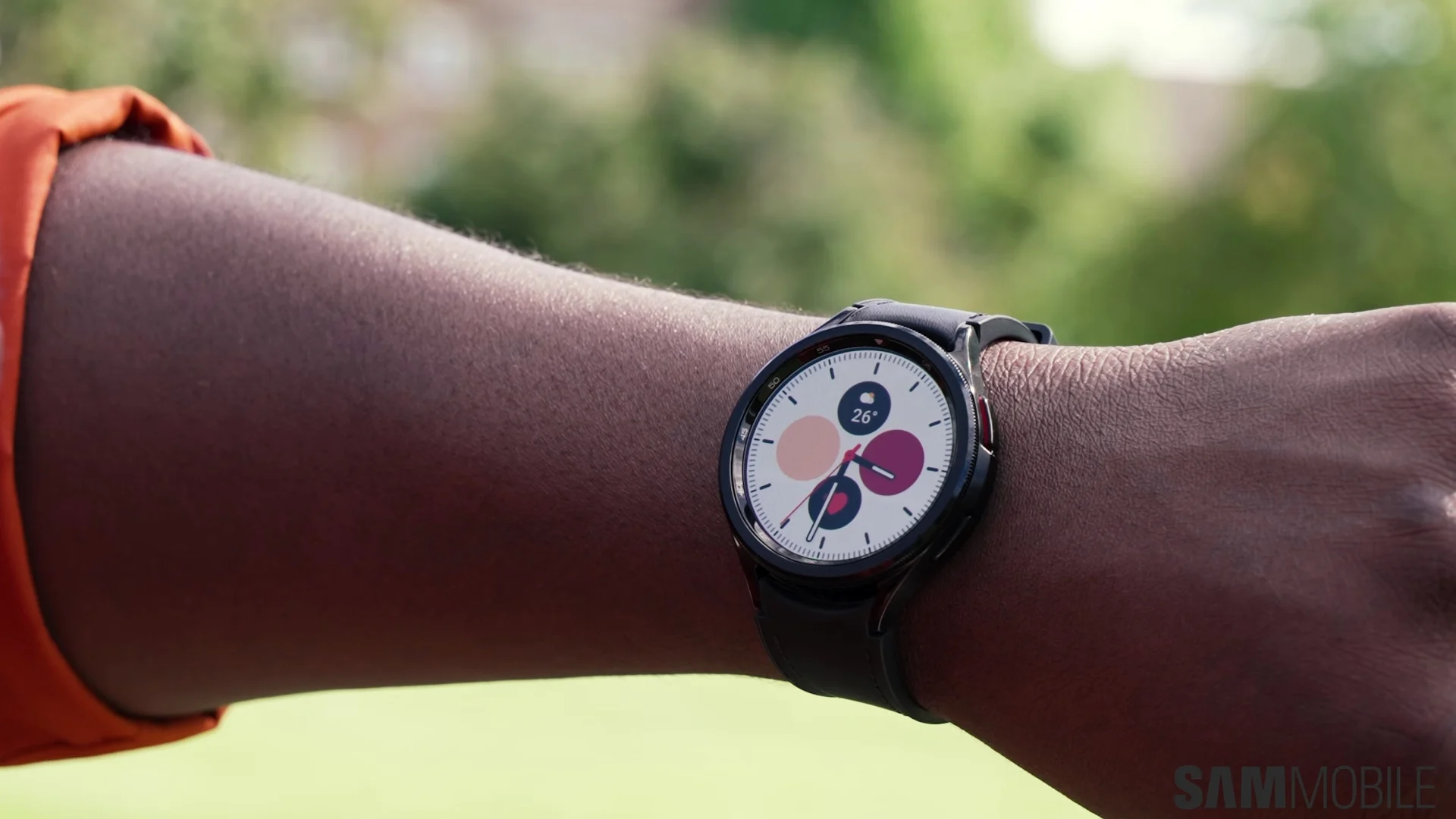 Galaxy Watch Display Lines Expose a Bigger AMOLED Problem