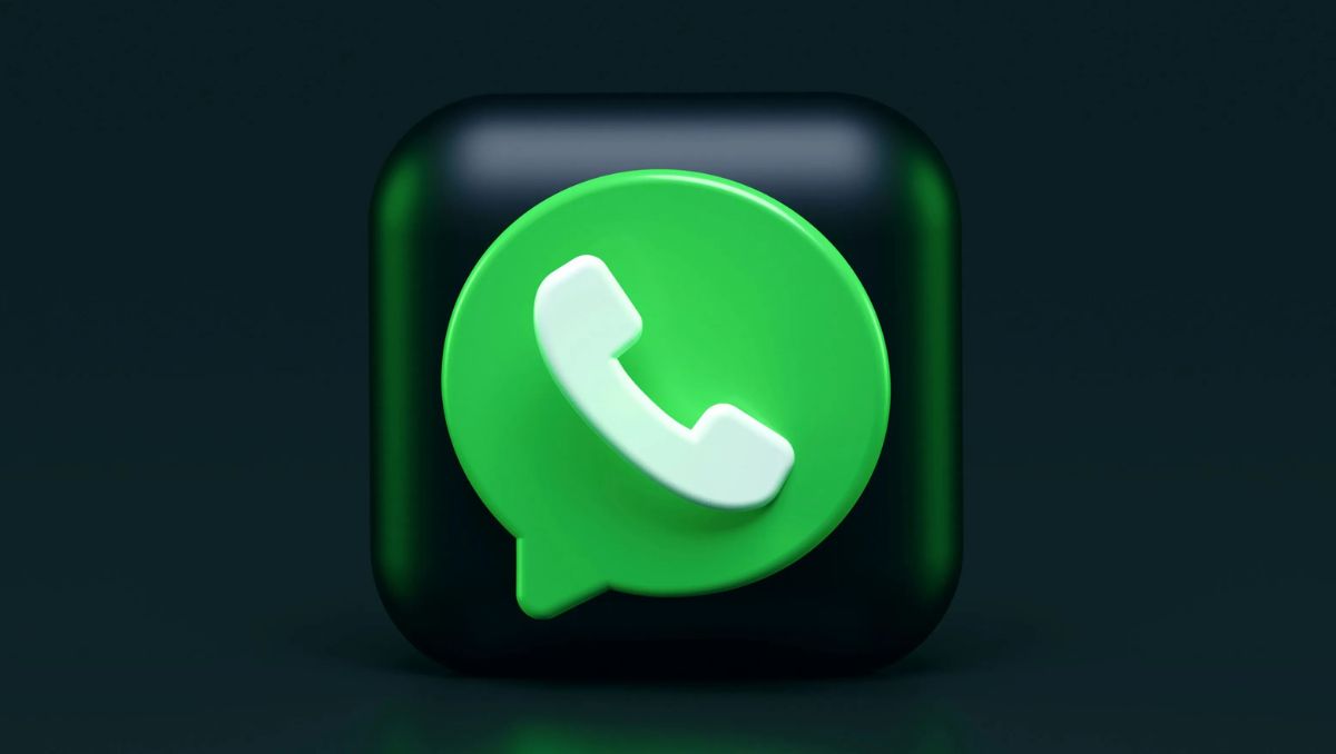 WhatsApp iOS Update Streamlines Groups and Online Status